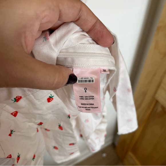 Selkie x Anthropologie Strawberry Puff Sleeve Romper Size M - Picture 7 of 8